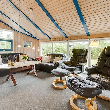 Semesterbostad Three-bedroom Holiday In *