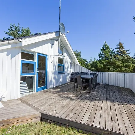 Three-bedroom Holiday In * Hals