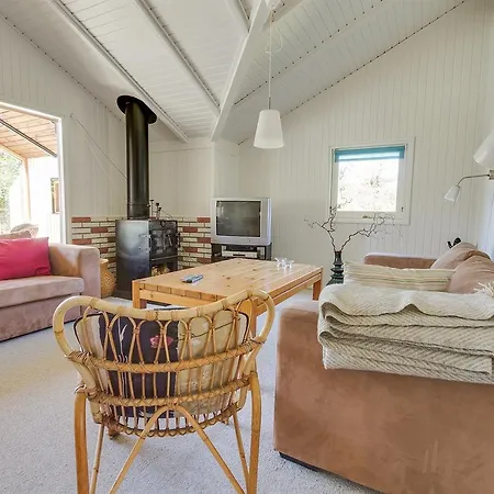 Three-bedroom Holiday In * Hals