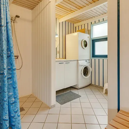 Three-bedroom Holiday In * Hals