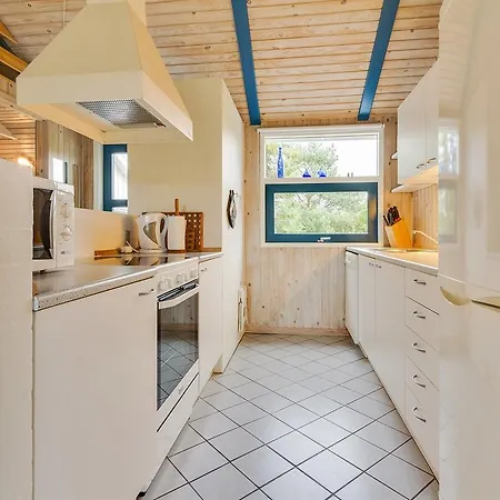 Three-bedroom Holiday In * Hals