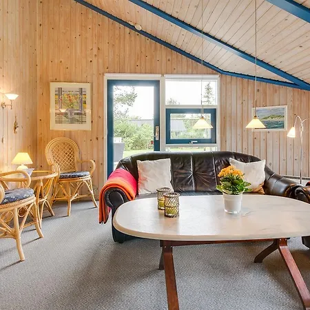 Three-bedroom Holiday In * Hals