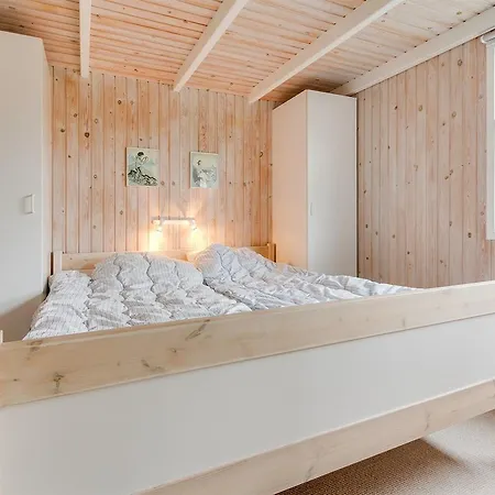 Three-bedroom Holiday In * Hals